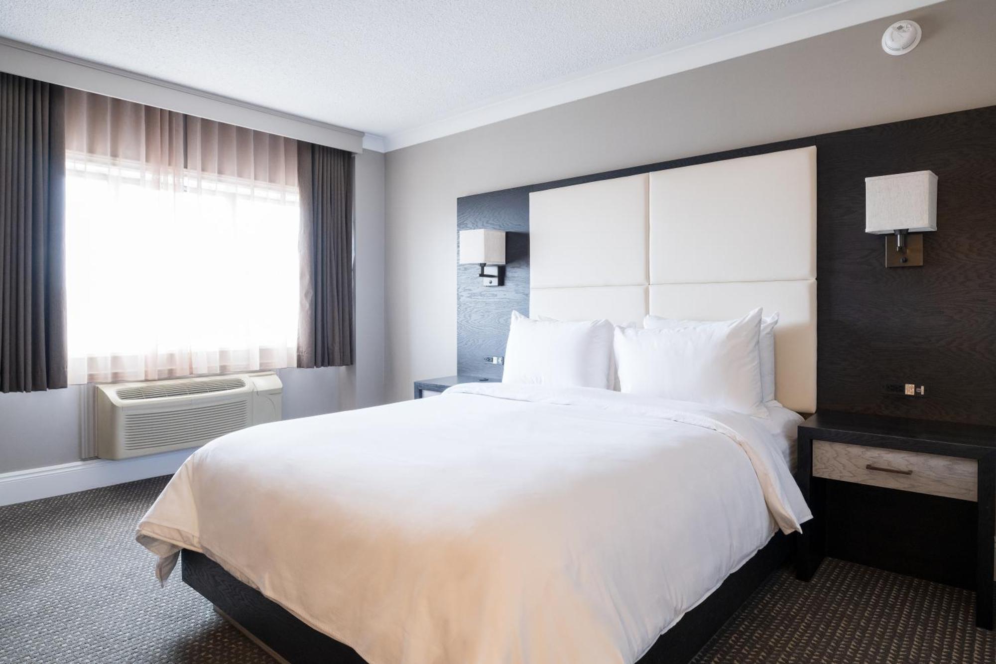 Crowne Plaza Hotel Moncton Downtown By Ihg Bagian luar foto