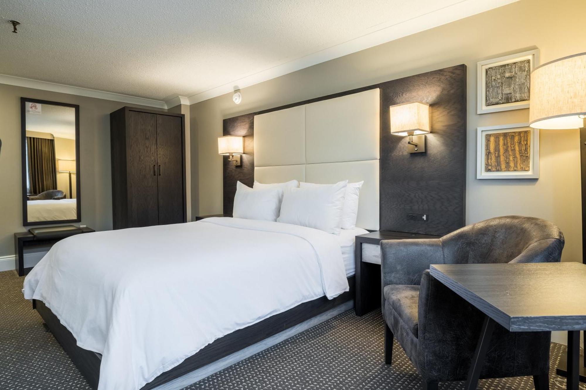 Crowne Plaza Hotel Moncton Downtown By Ihg Bagian luar foto